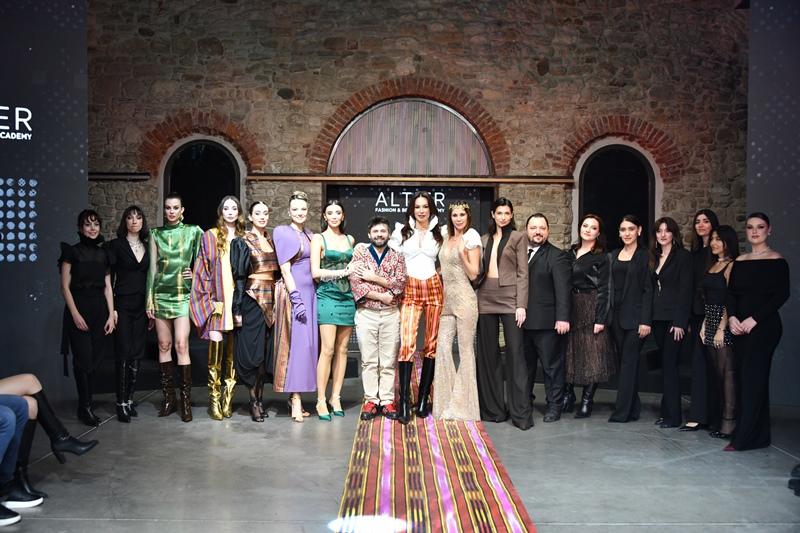 Alt�er Academy : Moda Tasar�m Ö�rencilerinden  Kutnu �pe�i �lhaml� Özel Defile 